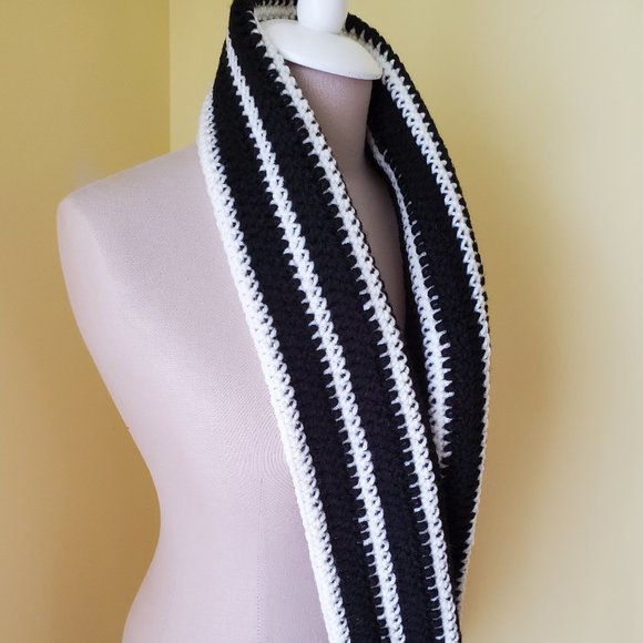 Crochet Black and White Stripe Cowl Scarf/New - Picture 2 of 5